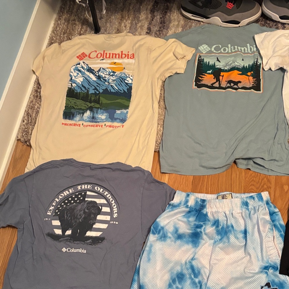 Columbia men’s  Graphic T-Shirt - Cream and Blue all 3!!